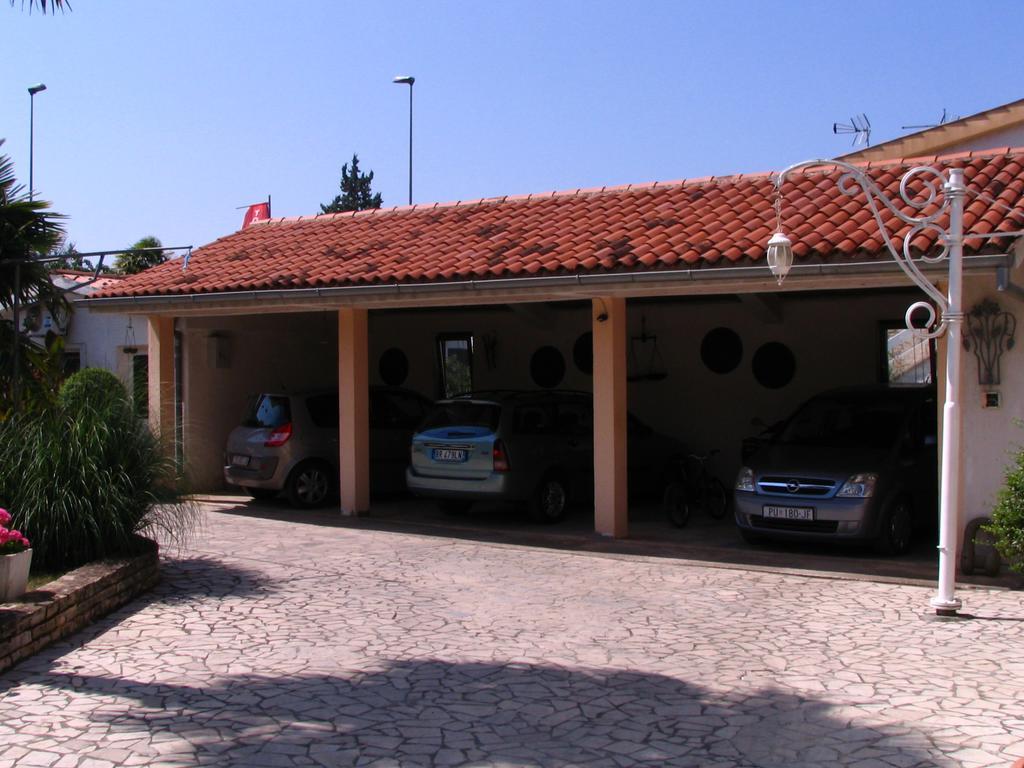 Apartments Nela Porec Exterior photo