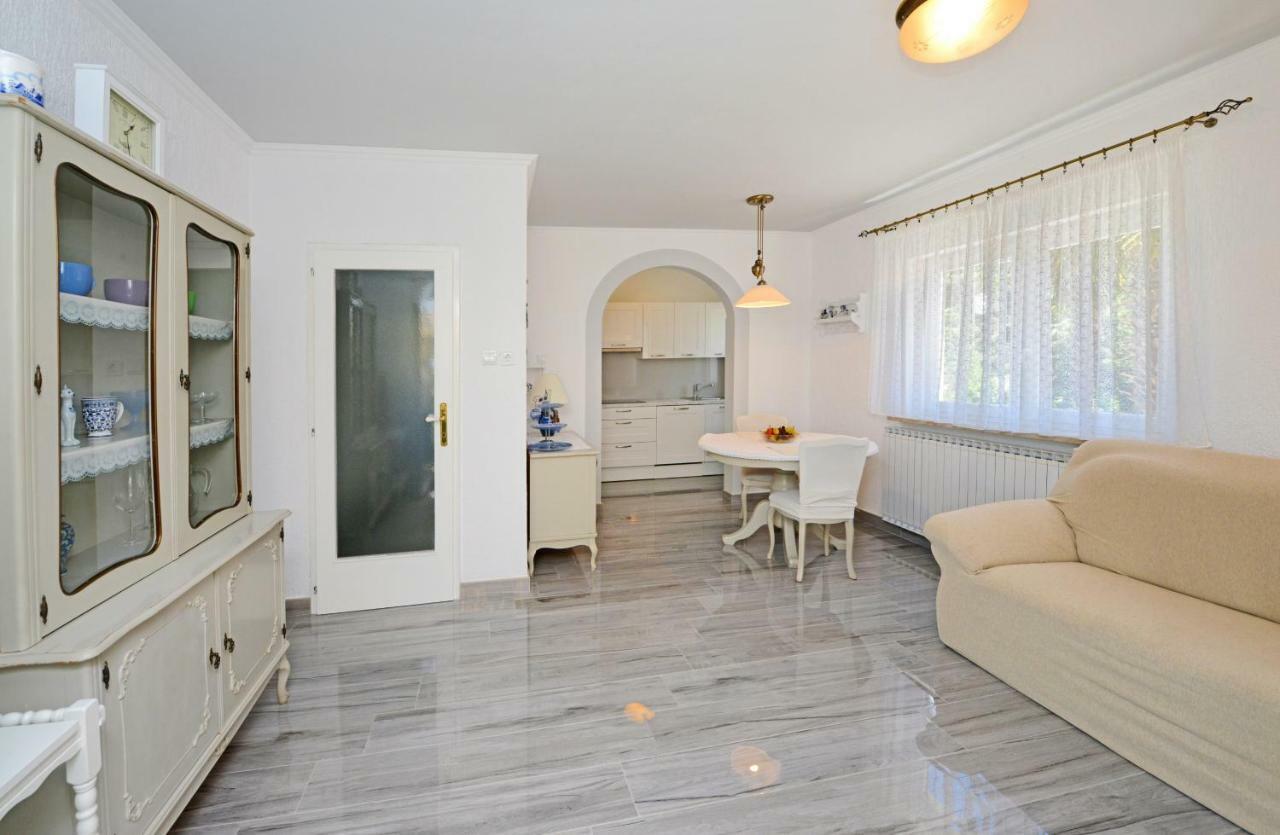 Apartments Nela Porec Exterior photo